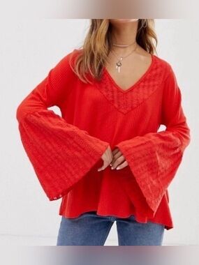 Free People Parisian Nights
Top Waffle Knit Boho Bell Sleeve Lace Detail Red L